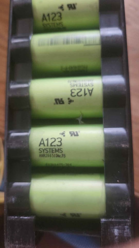 Single lithium cell